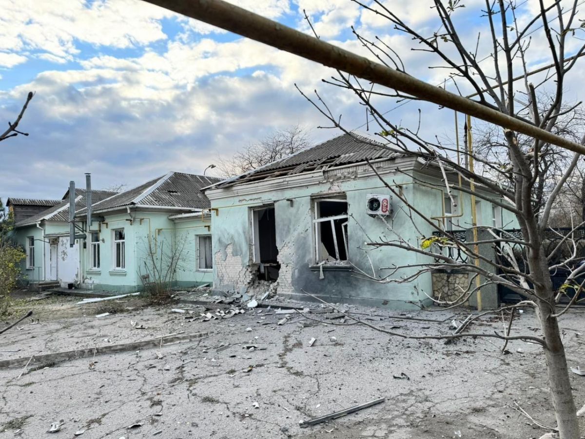 Наслідки обстрілу Білозерки. Фото: Херсонська ОВА