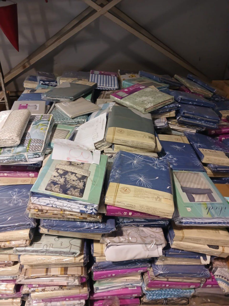 У Запорізькій області виявили близько 200 тонн гуманітарки. Фото: ЗОВА