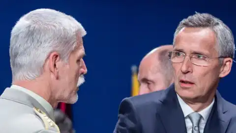 Петр Павел (ліворуч) та генсекретар НАТО Єнс Столтенберґ. Липень 2016 року. Фото: radiosvoboda