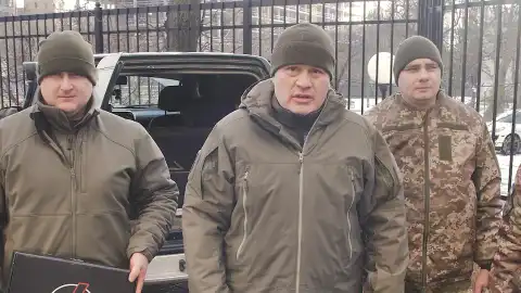 Українська команда передала ще одну партію дронів-камікадзе 144-й бригаді, яка відправляється на передову, — Артур Палатний