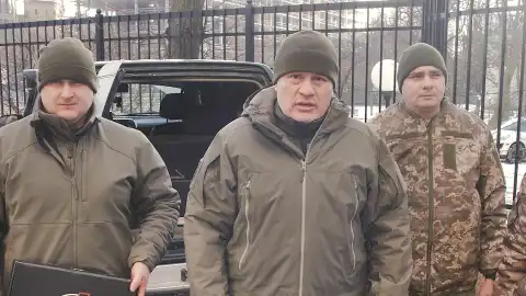 Украинская команда передала еще одну партию дронов-камикадзе 144-й бригаде, которая отправляется на передовую, — Артур Палатный
