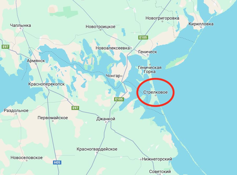 Окупанти побудували базу для гелікоптерів у селі Стрілкове на Арабатській стрілці. Фото: Google Maps