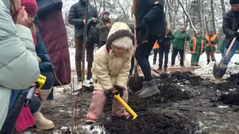 В Киеве заложена аллея памяти "азовцев", казненных россиянами в Оленовке