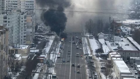 У Києві на Троєщині під час руху підпалили тролейбус, він повністю сгорів, - КМДА