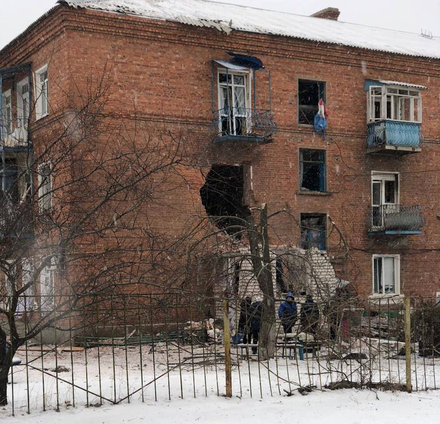 Окупанти влучили в житловий будинок у прифронтовому Куп'янську. Фото: t.me/synegubov