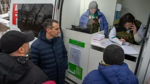В Україні запрацювала перша мобільна аптека. Фото: МОЗ
