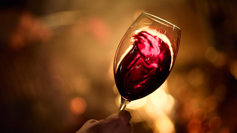 Червоне вино – гарний вибір для зими. Фото: Adelaidehillswine