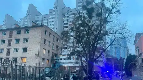 Последствия падения обломков российской ракеты. Фото: КГВА