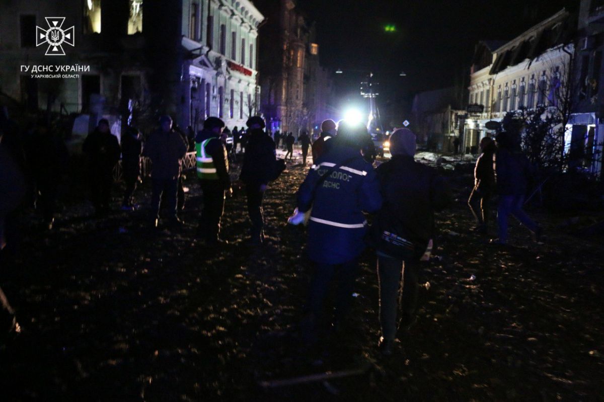 В Харькове спасатели ликвидировали последствия ракетных ударов россиян. Фото: ГосЧС