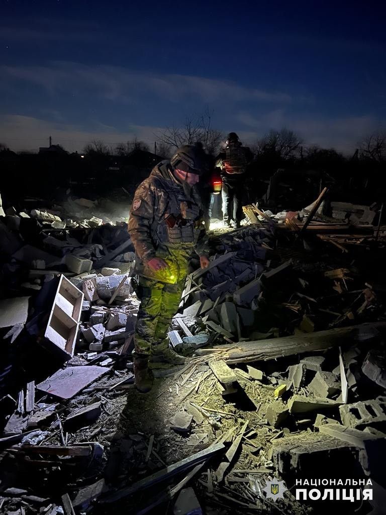 Руйнування від ракетного удару. Фото: Національна поліція 