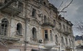 Russian army carries out airstrike on Kherson downtown, residential buildings damaged, one person wounded