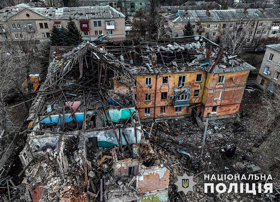 Наслідки ракетного удару по Селидовому Донецької області. Фото: Нацполіція
