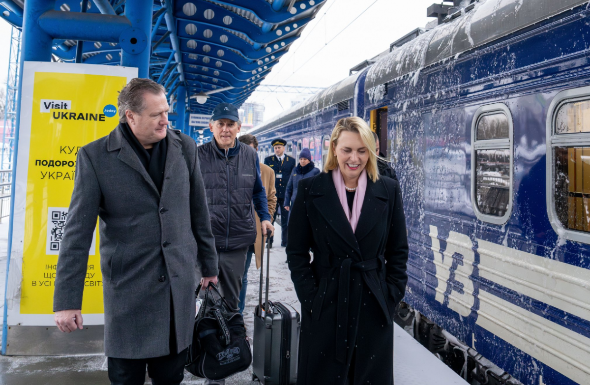 Двухпартийная делегация прибыла в Киев. Фото: X/USAmbKyiv