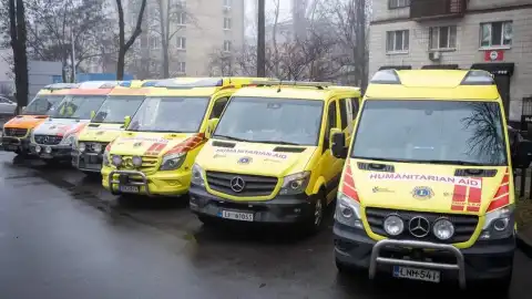 Финские благотворительные организации передали Dobrobut Foundation шесть современных авто скорой помощи для