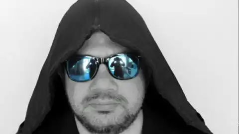Из женщин, которые задают вопросы "чому не державною чому не на фронті?" можно сформировать