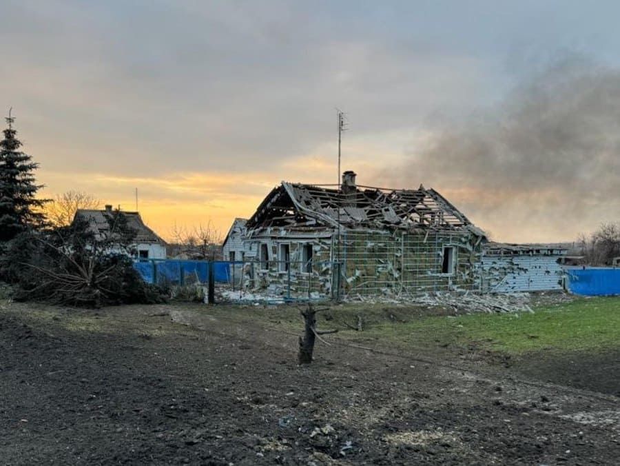 Після артилерійського обстрілу села Костянтинопільське. Фото: Донецька ОВА