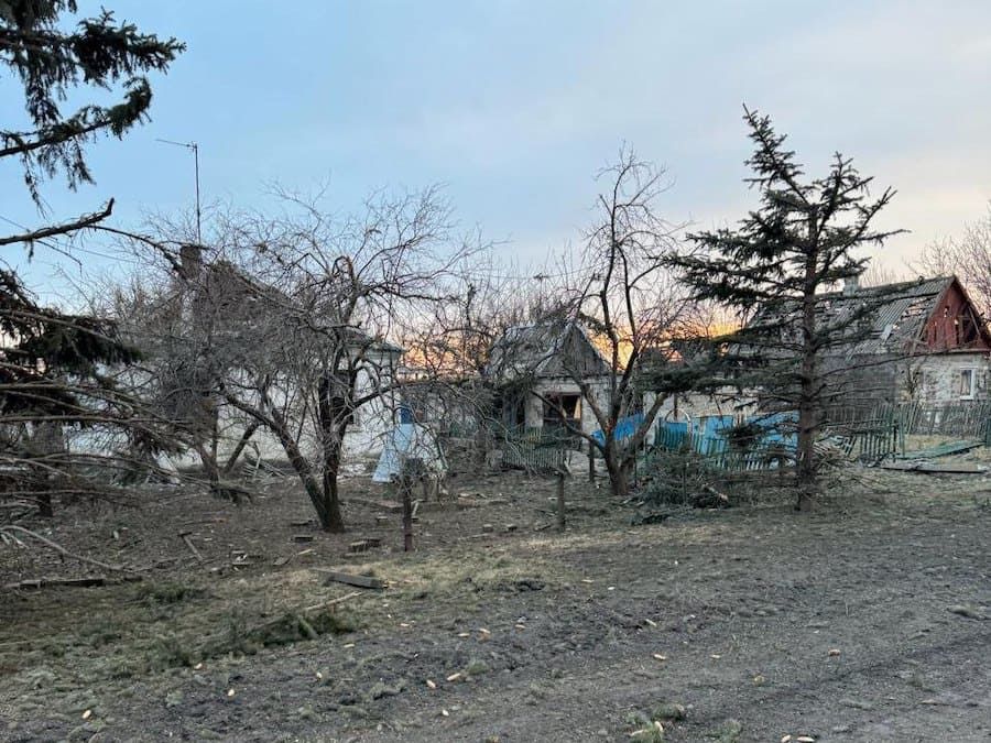 Після артилерійського обстрілу села Костянтинопільське. Фото: Донецька ОВА