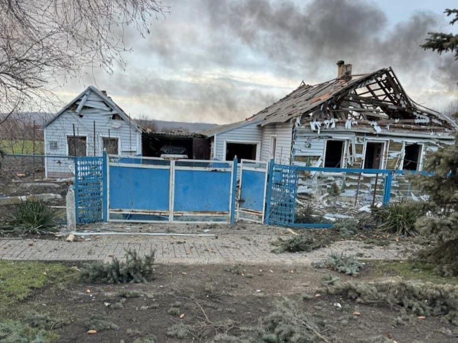 Після артилерійського обстрілу села Костянтинопільське. Фото: Донецька ОВА