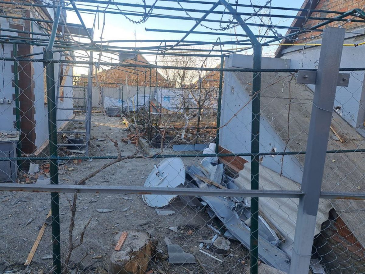 Наслідки обстрілів на Нікопольщині. Фото: Telegram/Сергій Лисак / Дніпропетровська ОДА (ОВА)