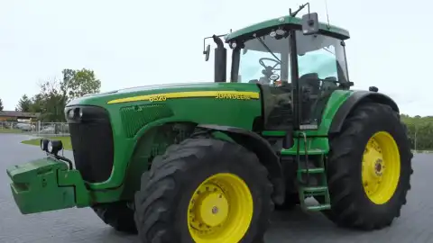 Трактор John Deere. Фото с сайтов продаж