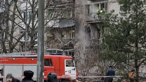 Local air defense "destroys" a high-rise building in russian Saint Petersburg while hunting a drone
