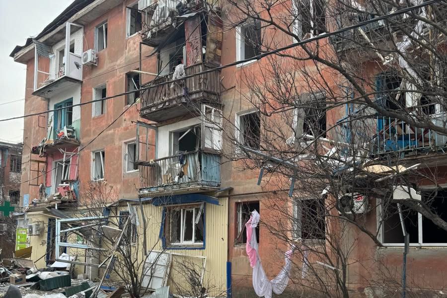 Наслідки авіаудару по місту Курахове. Фото: Донецька ОВА