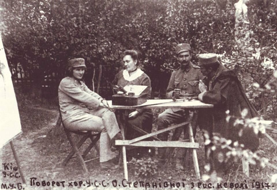 Олена Степанів