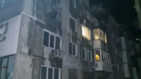 Russians drop Grom-E1 aerial bomb on five-story building in Myrnohrad; 2 killed, 5 injured