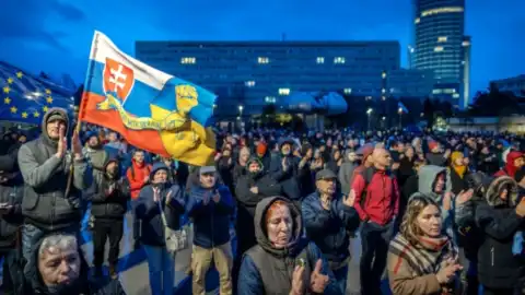 Hundreds of people in Bratislava took to the streets in support of Ukraine and against pro-russian policy of F