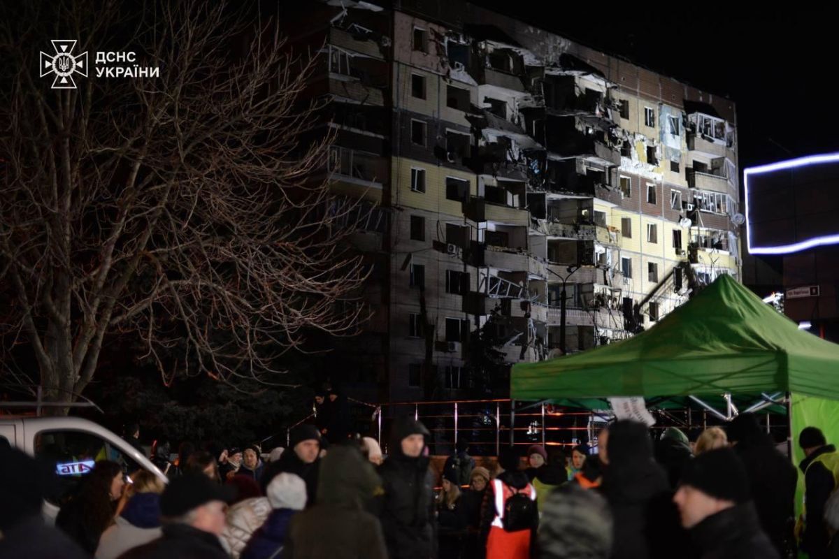 Будинок у Кривому Розі, в який влучила російська ракета. Фото: ДСНС