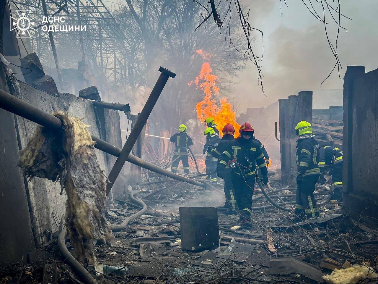 Наслідки ракетної атаки. Одеса. Фото: ГУ ДСНС України в Одеській області