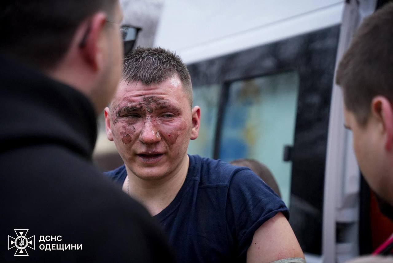 Наслідки ракетної атаки. Одеса. Фото: ГУ ДСНС України в Одеській області
