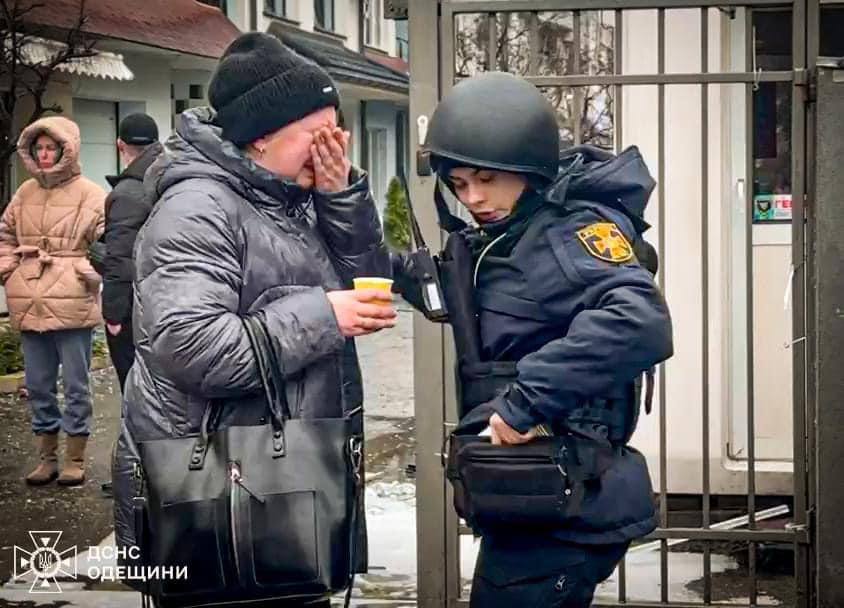 Наслідки ракетної атаки. Одеса. Фото: ГУ ДСНС України в Одеській області