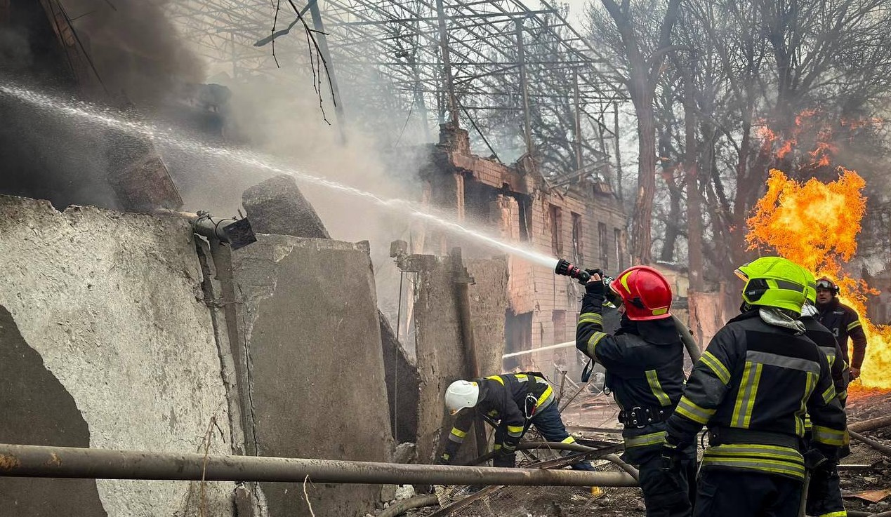 Наслідки ракетної атаки. Одеса. Фото: ГУ ДСНС України в Одеській області