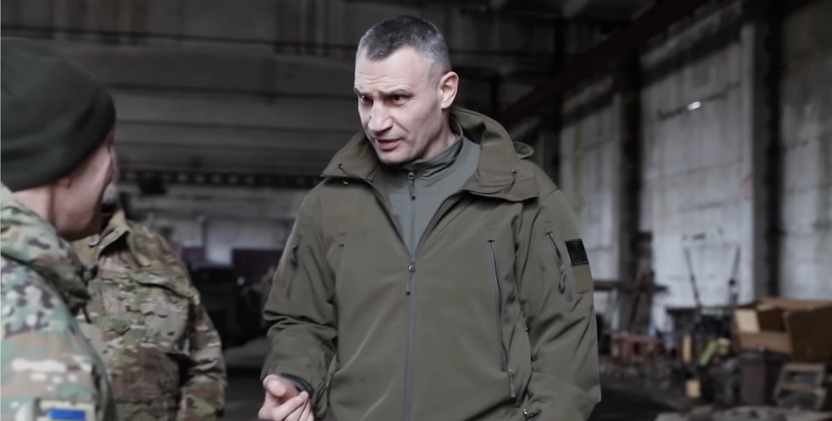 Кличко відвідав українських захисників на Донбасі: передав необхідну техніку та спорядження