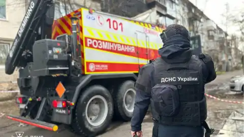 In Kyiv, fragments of missiles fall on a kindergarten, residential buildings, cars burned – Kyiv City Military Administration