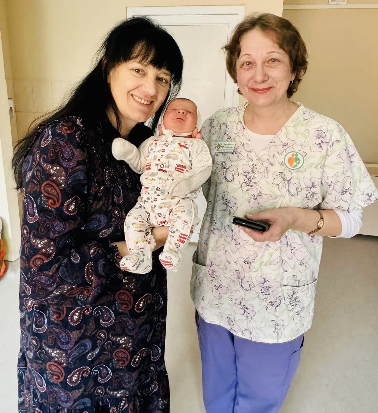 Мати з новонародженою дитиною. Львів. Фото: facebook/perinatal.center