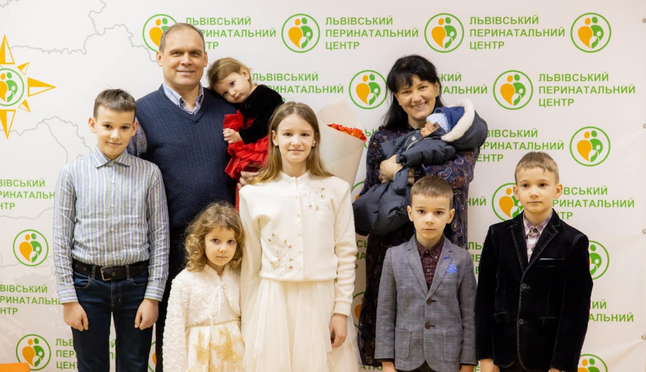 Мати з новонародженою дитиною. Львів. Фото: facebook/perinatal.center
