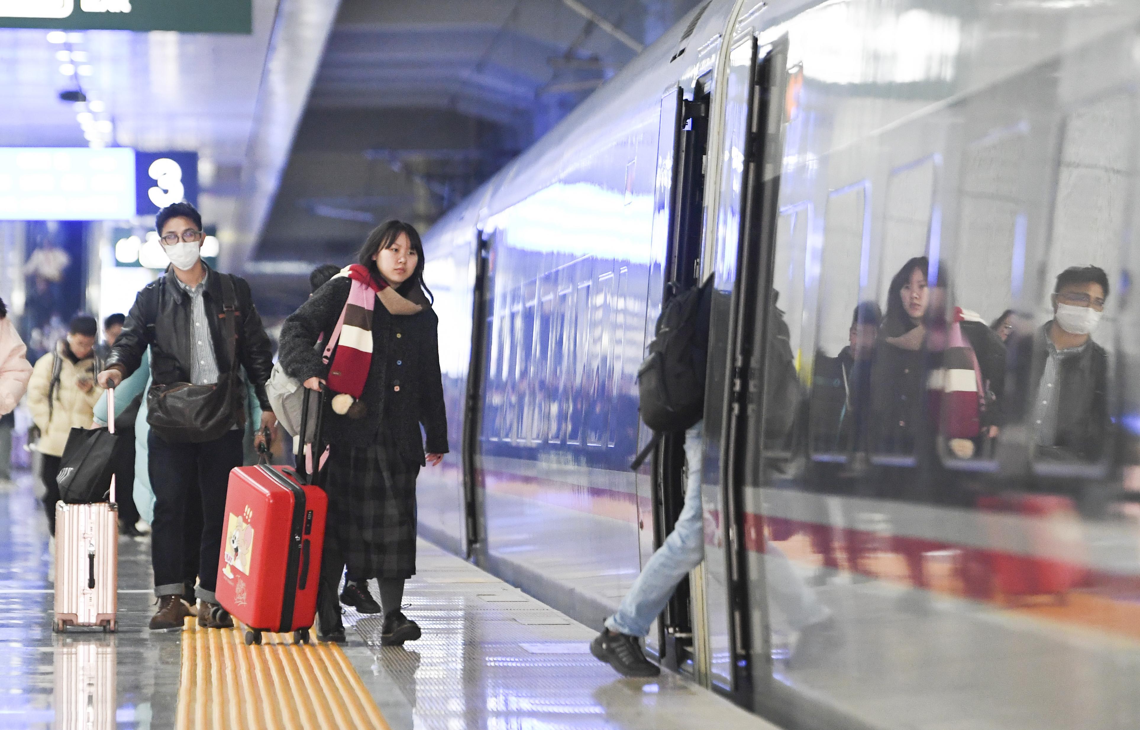 Железнодорожники КНР отчитались о значительном росте пассажирских перевозок с начала года
