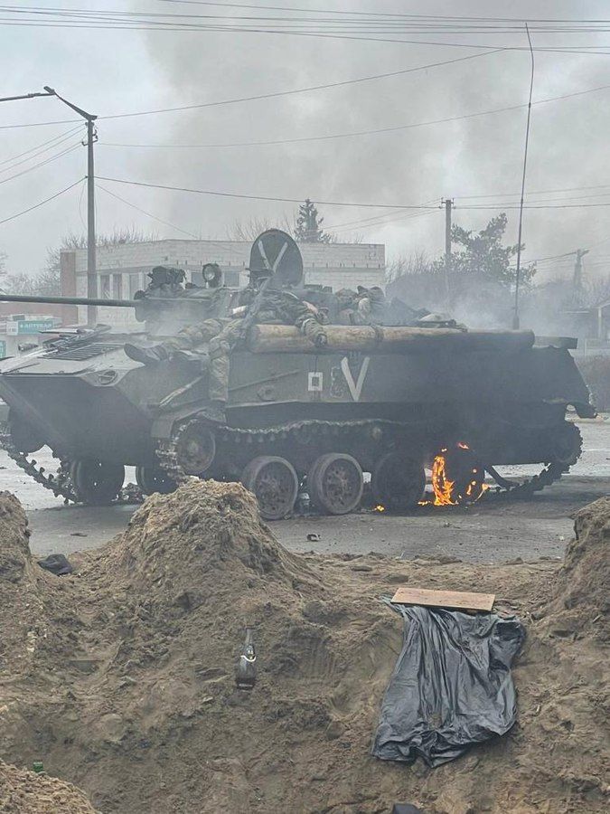 Підбита в ході боїв за Гостомель БМД-2 31-ї окремої десантно-штурмової бригади РФ під час російського вторгнення в Україну 2022 року
