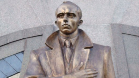 На в'їзді до Дніпропетровська встановили портрет Бандери
