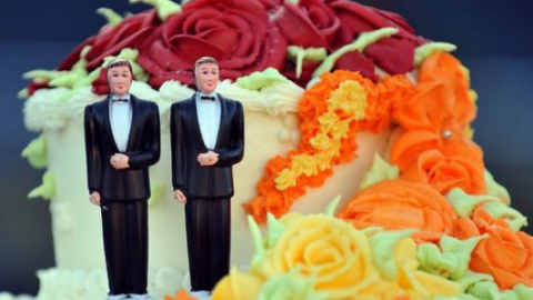 Уряд Яценюка планує легалізувати одностатеві шлюби
