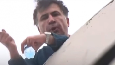 Саакашвілі кричав з даху. Скріншот видео youtube.com/watch?v=vSjnCK3tivk