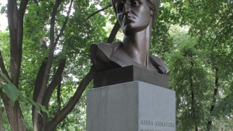 Пам'ятник Анні Ахматовій. Фото: прес-служба "Інтер"