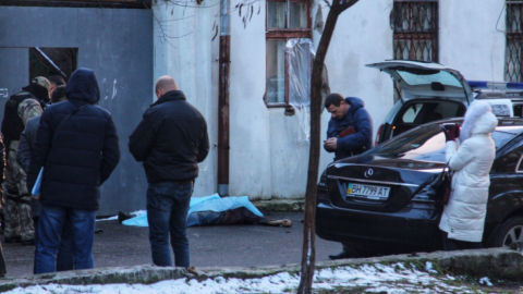 Очевидці розповіли, що відбувалася спецоперація із затримання одного з мешканців будинку. Фото: dumskaya.net