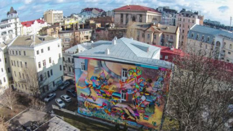 Самые яркие муралы Киева с высоты птичьего полета