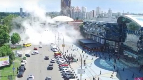У мережі з'явилося відео 20-метрового "гейзера" у Києві з висоти