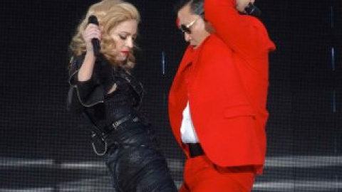 Мадонна исполнила свою песню "Music" под музыку хита PSY - "Gangnam Style".