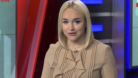 Ведуча телеканалу в прямому ефірі потролила Порошенко і запропонувала "поділитися добром"
