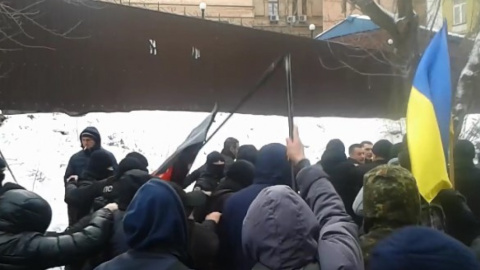 Труханового зустріли криками "Ганьба!". Скріншот відео facebook.com/olegsl